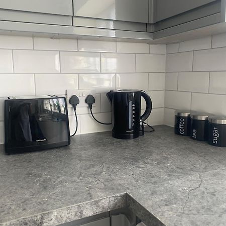 Newly Renovated, Modern 3 Bed Apartment Walmersley Eksteriør billede