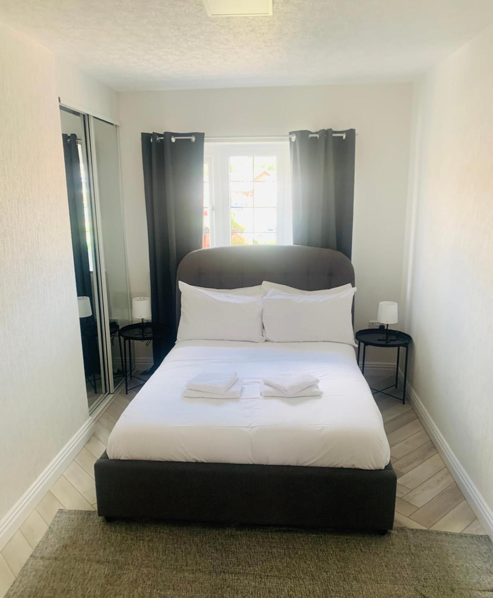 Newly Renovated, Modern 3 Bed Apartment Walmersley Eksteriør billede